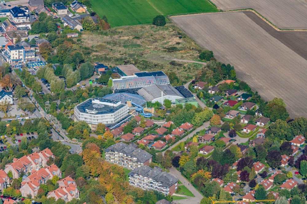 Aerial photograph Butjadingen - City view Tossens Centerparcs of the streets and houses of the residential areas in Butjadingen in the state Lower Saxony, Germany