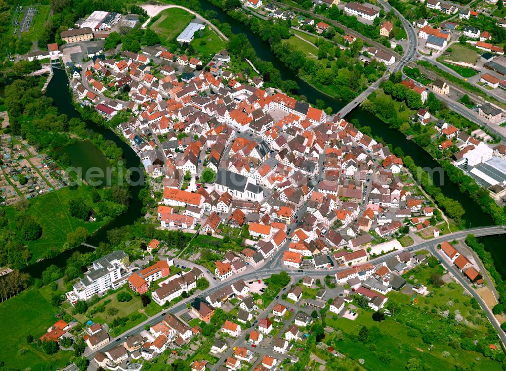 Aerial photograph Munderkingen - Village on the banks of the area Danube - river course in Munderkingen in the state Baden-Wuerttemberg, Germany