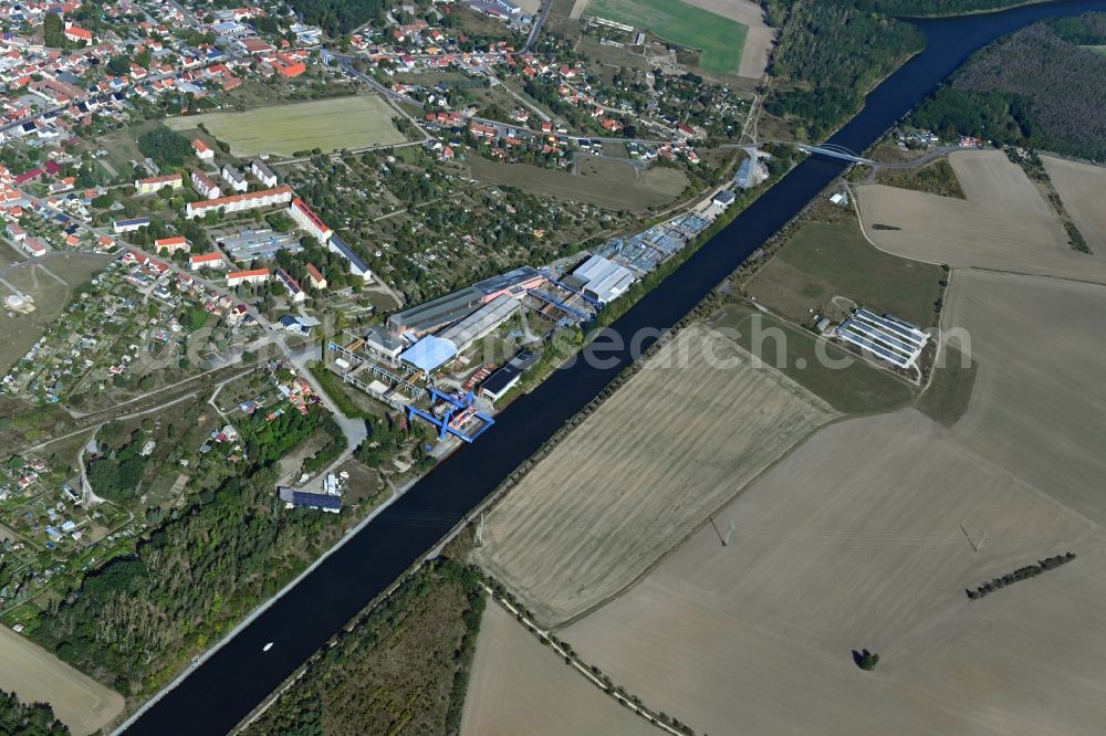 Aerial photograph Elbe-Parey - Village on the banks of the area Elbe-Havel-Kanal - river course in Elbe-Parey in the state Saxony-Anhalt, Germany