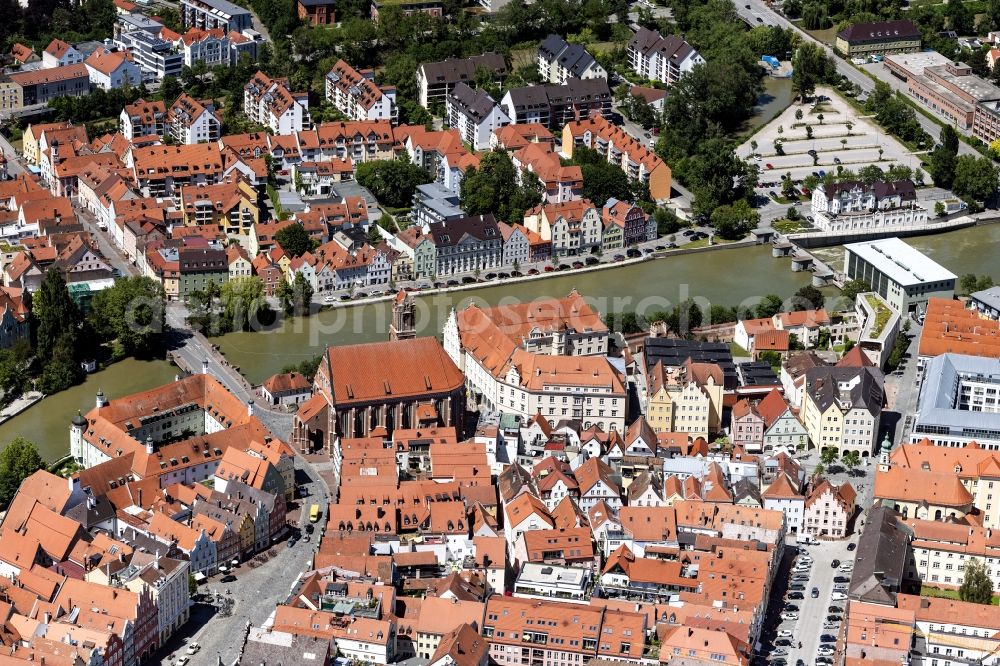 Aerial photograph Landshut - Village on the banks of the area of the Isar - river course in Landshut in the state Bavaria, Germany