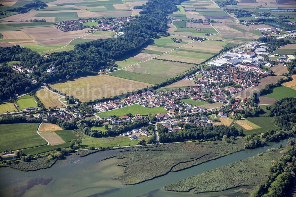 Aerial photograph Weixerau - Local view with streets and houses on the bank area of a??a??the Mittlere-Isar Canal and surrounded by agricultural fields in Weixerau in the state Bavaria, Germany