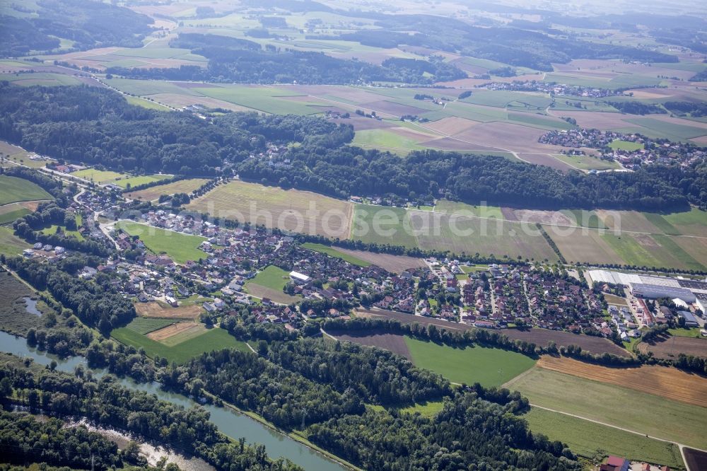 Weixerau from the bird's eye view: Local view with streets and houses on the bank area of a??a??the Mittlere-Isar Canal and surrounded by agricultural fields in Weixerau in the state Bavaria, Germany