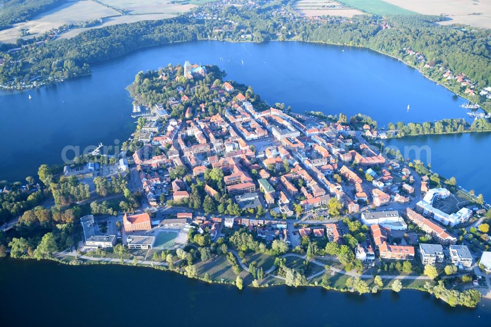 Ratzeburg from the bird's eye view: Village on the banks of the area Ratzeburger See in Ratzeburg in the state Schleswig-Holstein, Germany