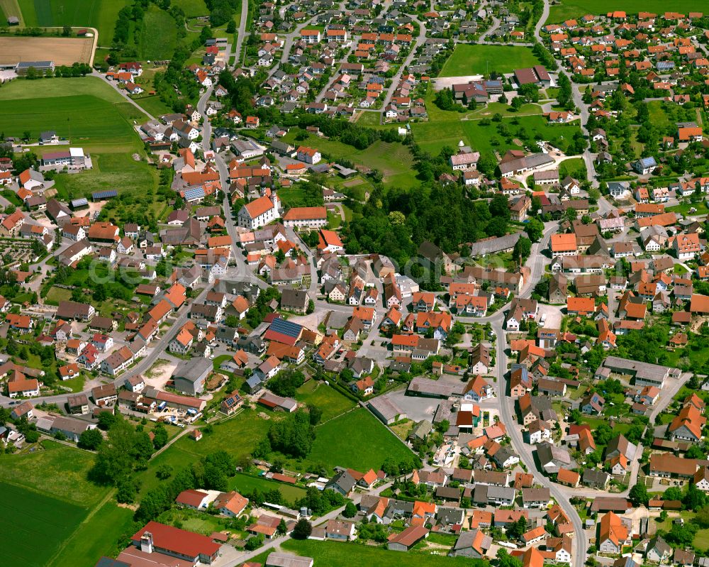 Uttenweiler from the bird's eye view: Town View of the streets and houses of the residential areas in Uttenweiler in the state Baden-Wuerttemberg, Germany