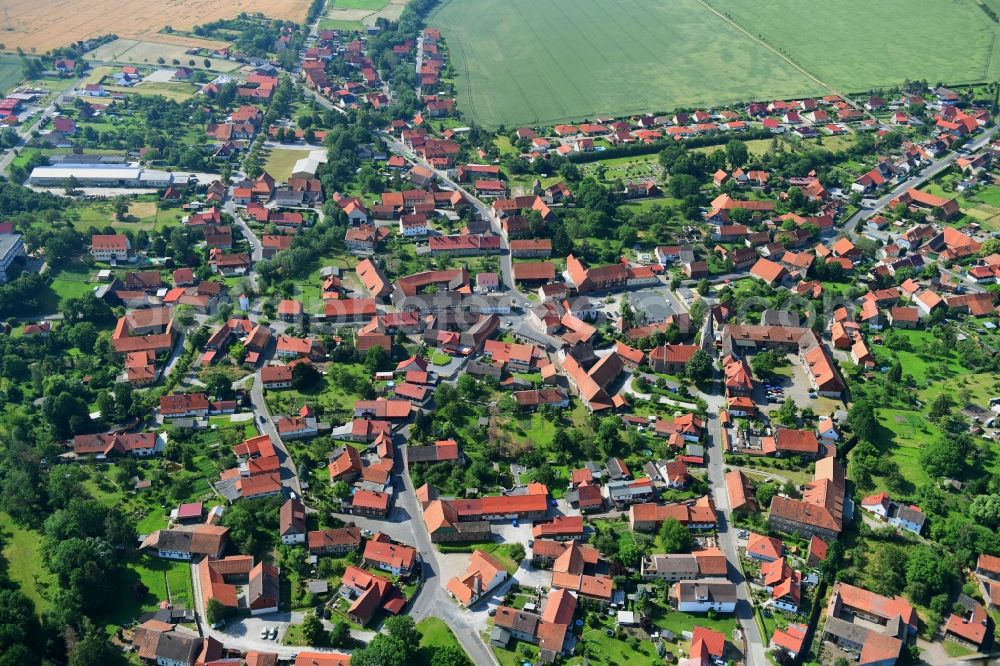 Veckenstedt from the bird's eye view: Town View of the streets and houses of the residential areas in Veckenstedt in the state Saxony-Anhalt, Germany