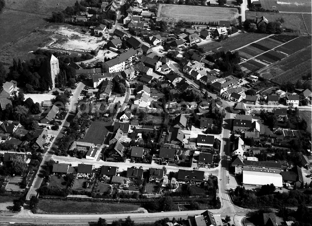 Veen from the bird's eye view: Town View of the streets and houses of the residential areas in Veen in the state North Rhine-Westphalia, Germany