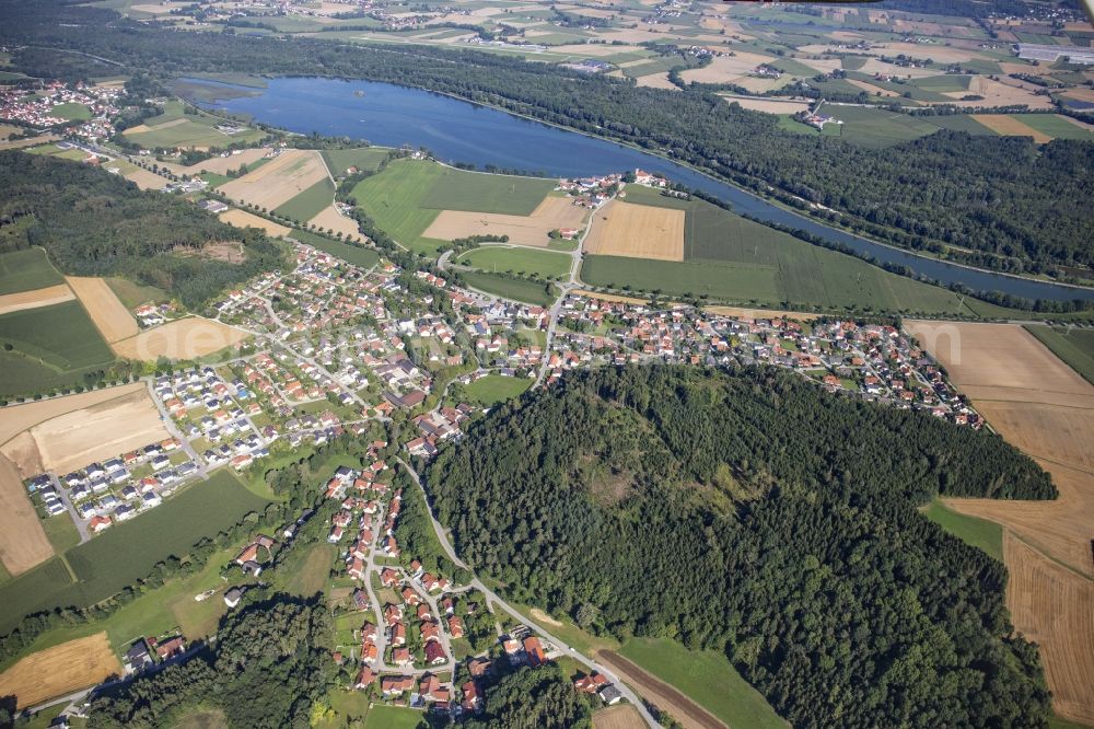 Aerial image Viecht - Local view with streets and houses in Viecht as well as Echinger Reservoir and Mittlere-Isar Canal in the state Bavaria, Germany