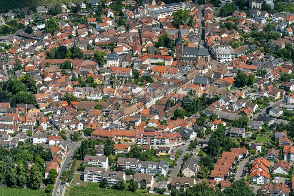 Aerial photograph Deidesheim - Town View of the streets and houses of the residential areas in Deidesheim in the state Rhineland-Palatinate, Germany