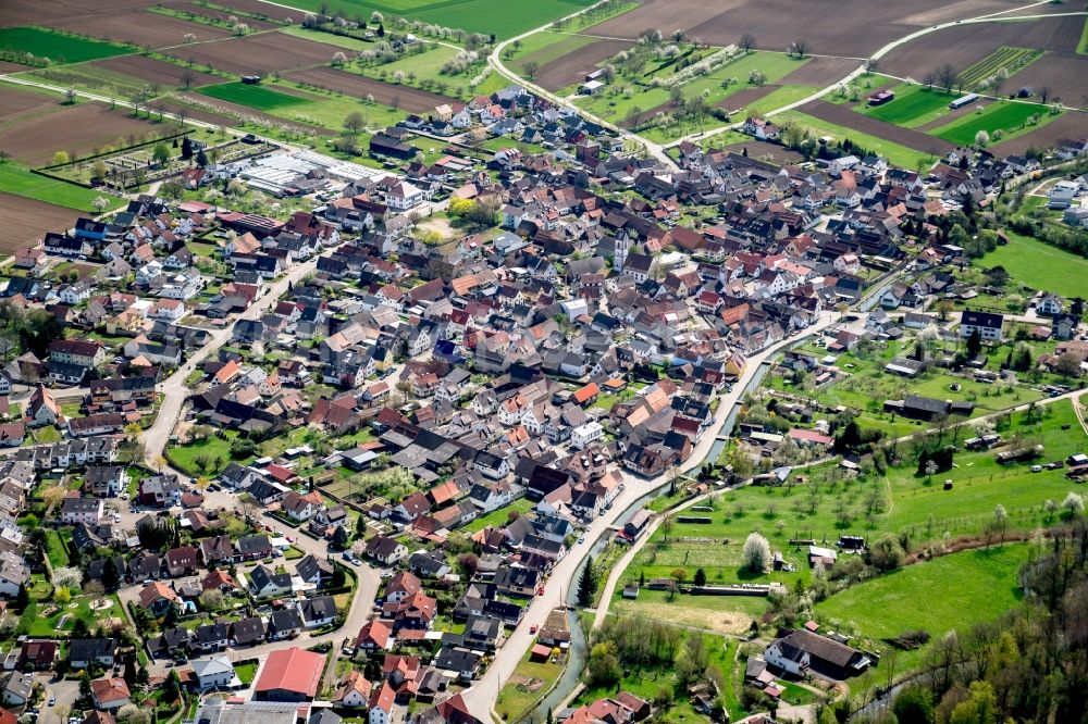 Weisweil from the bird's eye view: Town View of the streets and houses of the residential areas in Weisweil in the state Baden-Wuerttemberg, Germany
