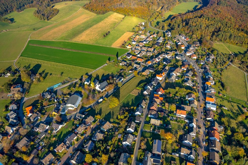 Aerial image Wennigloh - Town View of the streets and houses of the residential areas in Wennigloh in the state North Rhine-Westphalia, Germany
