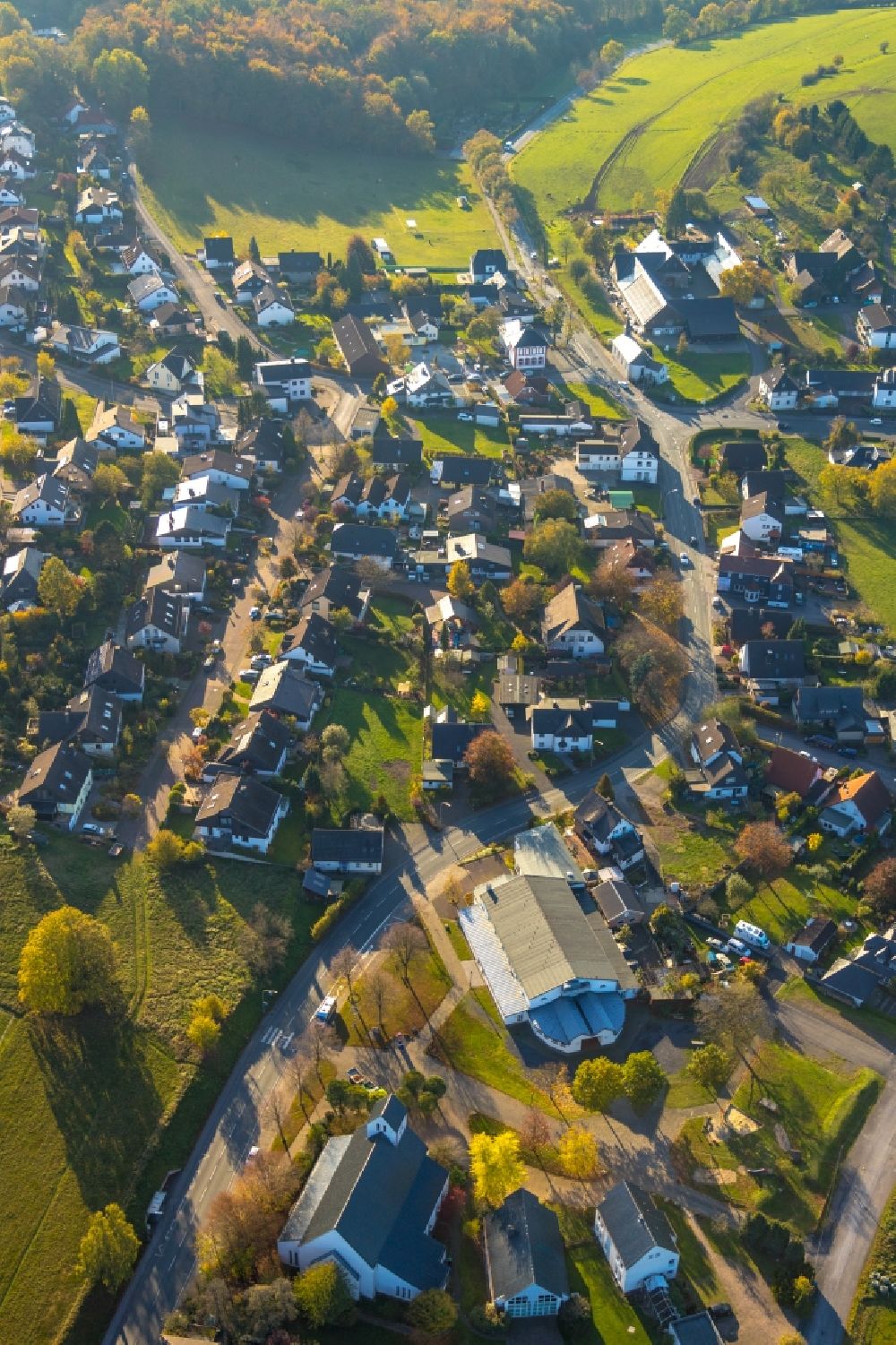 Wennigloh from above - Town View of the streets and houses of the residential areas in Wennigloh in the state North Rhine-Westphalia, Germany