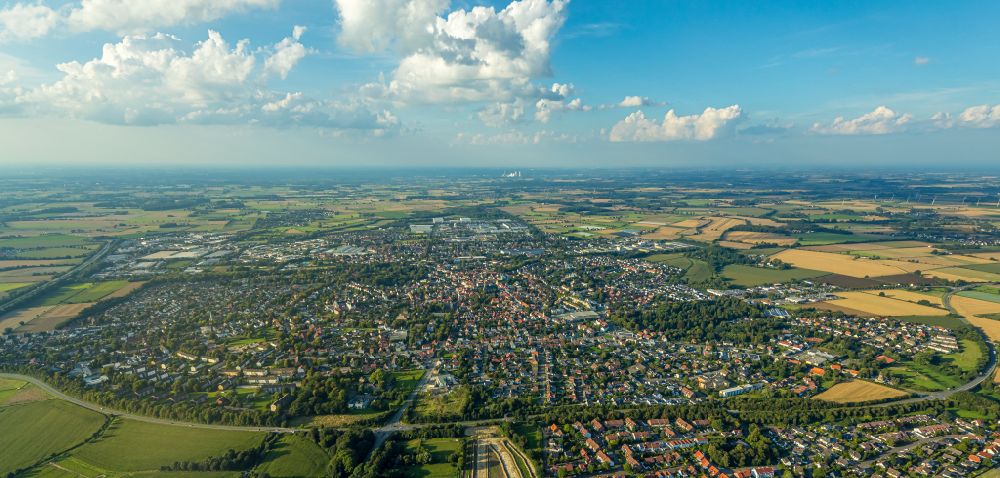 Aerial image Werl - Town View of the streets and houses of the residential areas in Werl at Ruhrgebiet in the state North Rhine-Westphalia, Germany