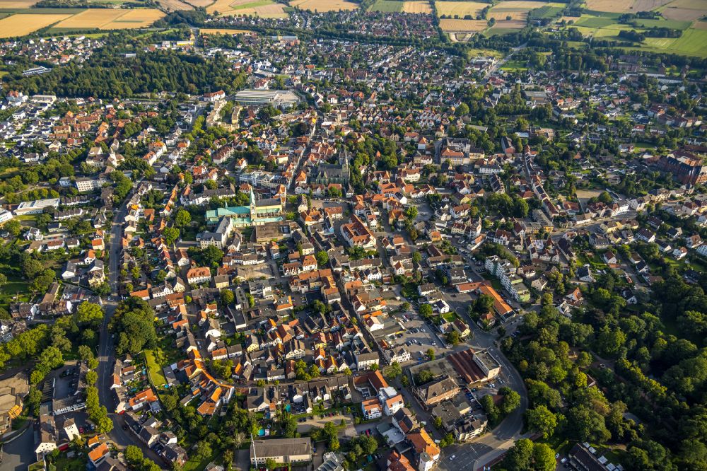 Werl from above - Town View of the streets and houses of the residential areas in Werl at Ruhrgebiet in the state North Rhine-Westphalia, Germany