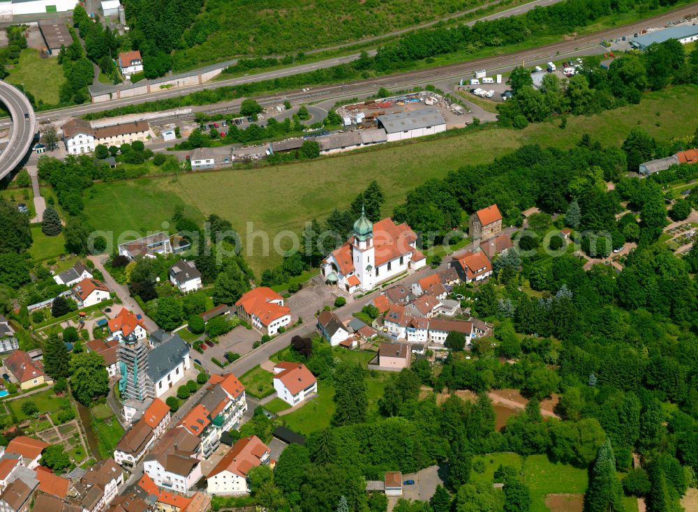 Aerial image Winnweiler - Town View of the streets and houses of the residential areas in Winnweiler in the state Rhineland-Palatinate, Germany