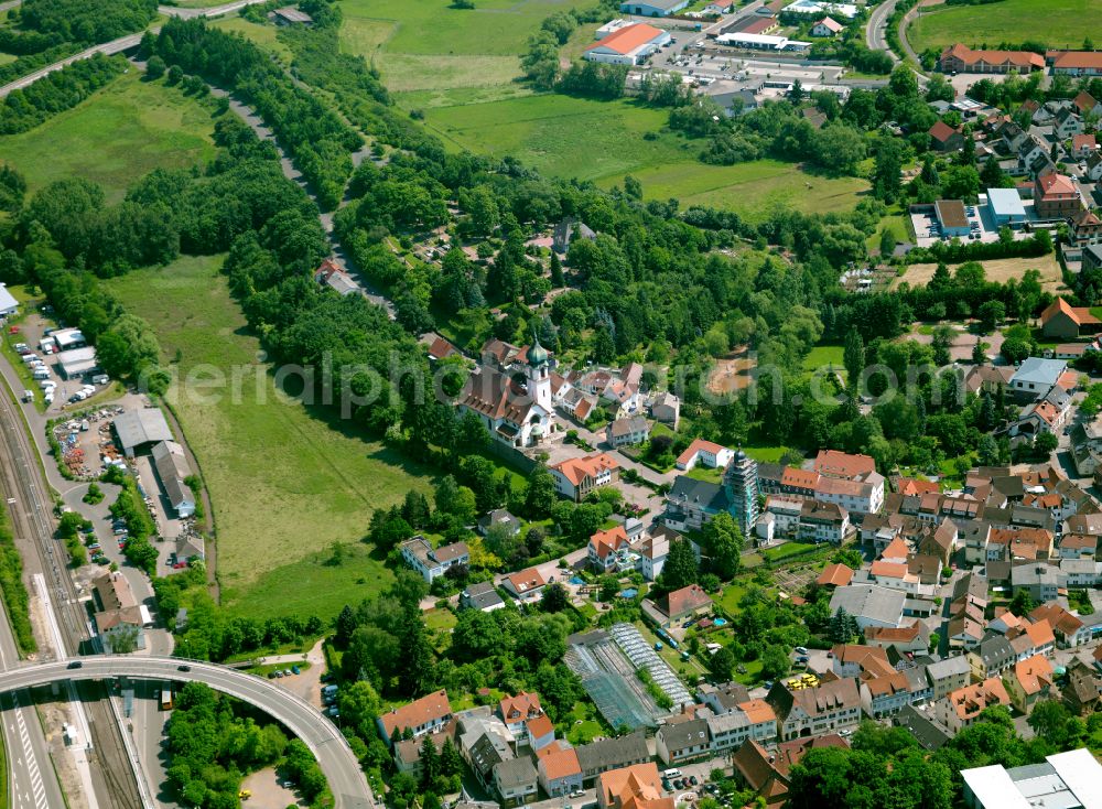 Aerial photograph Winnweiler - Town View of the streets and houses of the residential areas in Winnweiler in the state Rhineland-Palatinate, Germany
