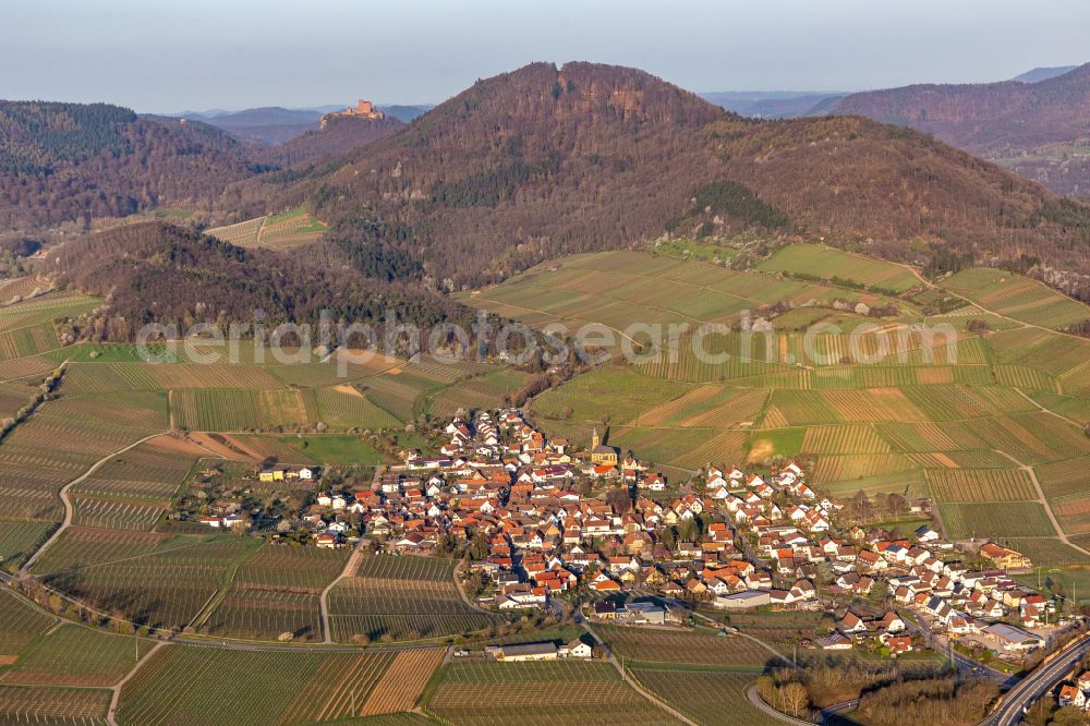 Aerial photograph Birkweiler - Town center on the edge of vineyards and wineries in the wine-growing area in Birkweiler in the state Rhineland-Palatinate, Germany