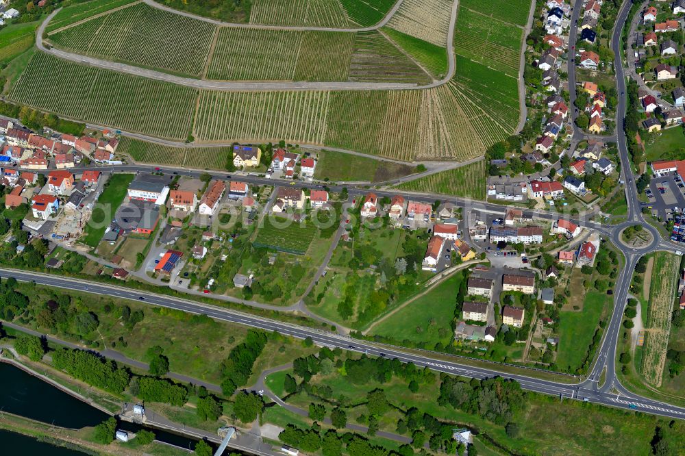 Aerial photograph Heidingsfeld - Town center on the edge of vineyards and wineries in the wine-growing area in Heidingsfeld in the state Bavaria, Germany