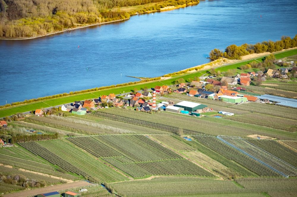 Jork from the bird's eye view: Town on the banks of the river of the River Elbe in the district Wisch in Jork Old Land in the state Lower Saxony, Germany