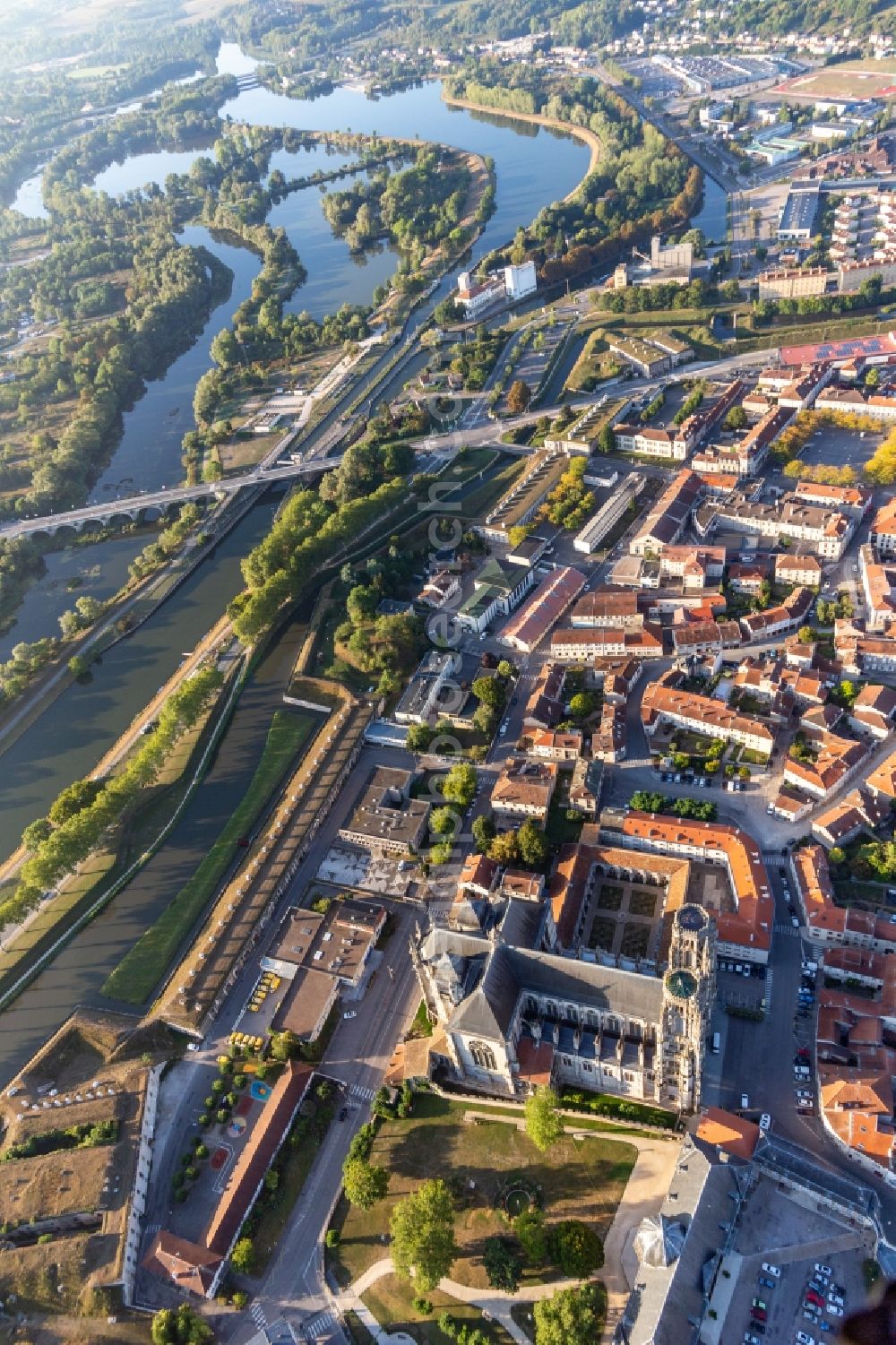 Aerial photograph Toul - Town on the banks of the river of the river Mosel in Toul in Grand Est, France