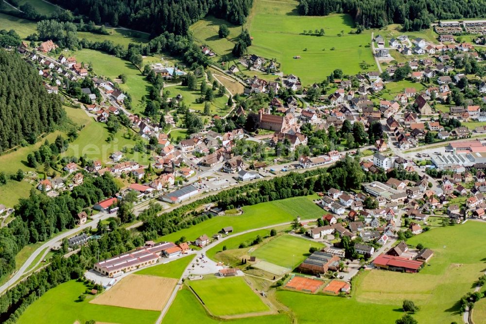 Baiersbronn from the bird's eye view: Town on the banks of the river of the river Murg in Baiersbronn in the state Baden-Wuerttemberg, Germany