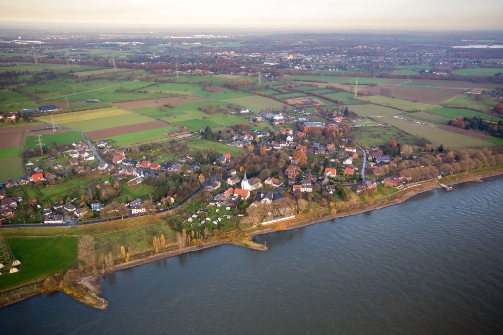 Götterswickerhamm from above - Town on the banks of the river of Rhine in Goetterswickerhamm in the state North Rhine-Westphalia