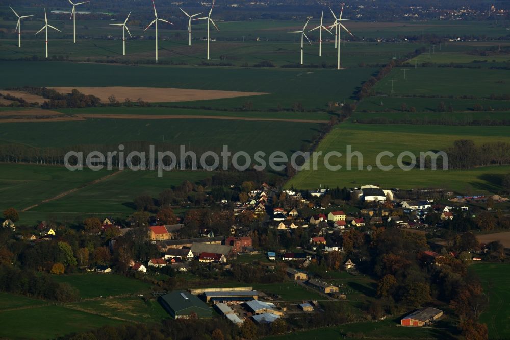 Löwenberger Land Häsen from above - Village along the Klevescher Damm. Family houses and companies surrounded by fields and arable land with wind turbines in the district Haesen in Loewenberger Land in the state of Brandenburg