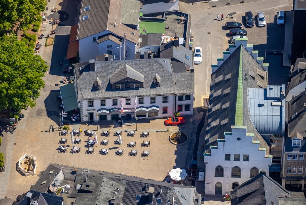 Aerial photograph Attendorn - Town center at the old market on the Niederste Strasse in Attendorn in the state North Rhine-Westphalia, Germany