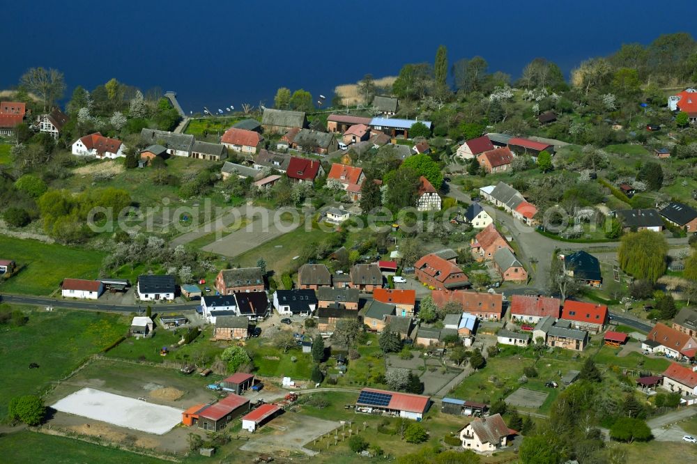 Userin from the bird's eye view: Town center on the bank area Useriner See in Userin in the state Mecklenburg-Western Pomerania, Germany