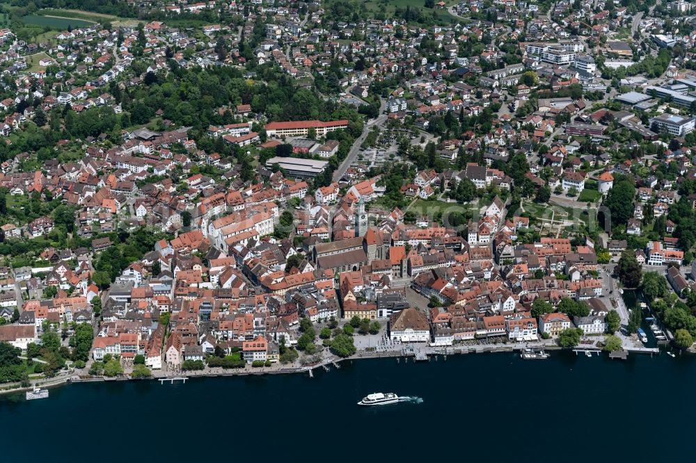 Überlingen from the bird's eye view: Village on the banks of the area lake of Lake of Constance in Ueberlingen in the state Baden-Wuerttemberg, Germany