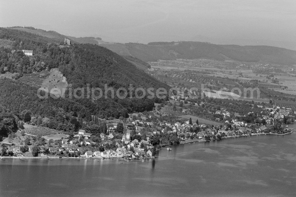 Bodman-Ludwigshafen from the bird's eye view: Village on the banks of the area of Lake Ueberlingen, part of Lake of Constance in Ludwigshafen in the state Baden-Wurttemberg, Germany