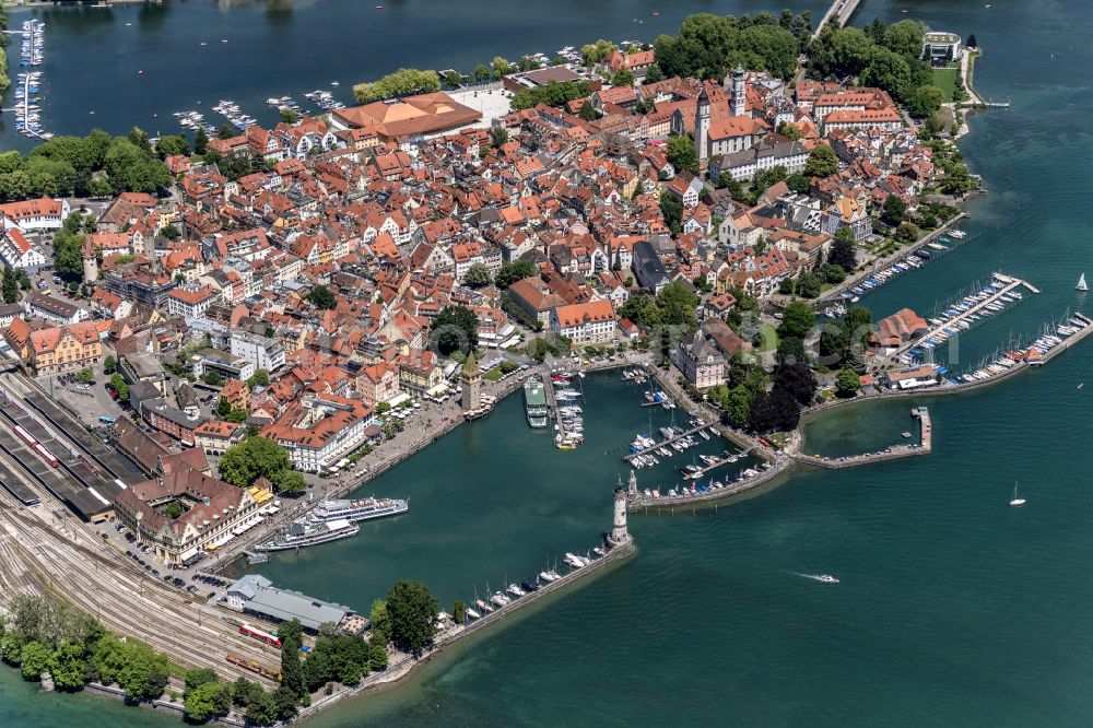 Lindau (Bodensee) from the bird's eye view: Village on the banks of the area Lake Constance in Lindau (Bodensee) in the state Bavaria, Germany