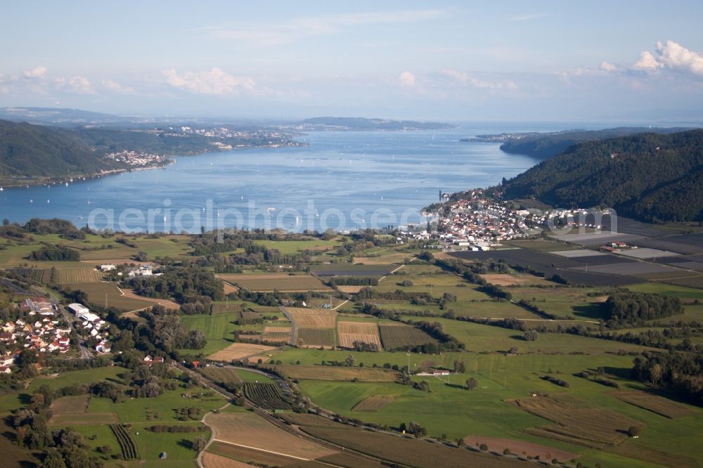 Bodman-Ludwigshafen from the bird's eye view: Village on the banks of the area Lake Constance in the district Bodman in Bodman-Ludwigshafen in the state Baden-Wuerttemberg