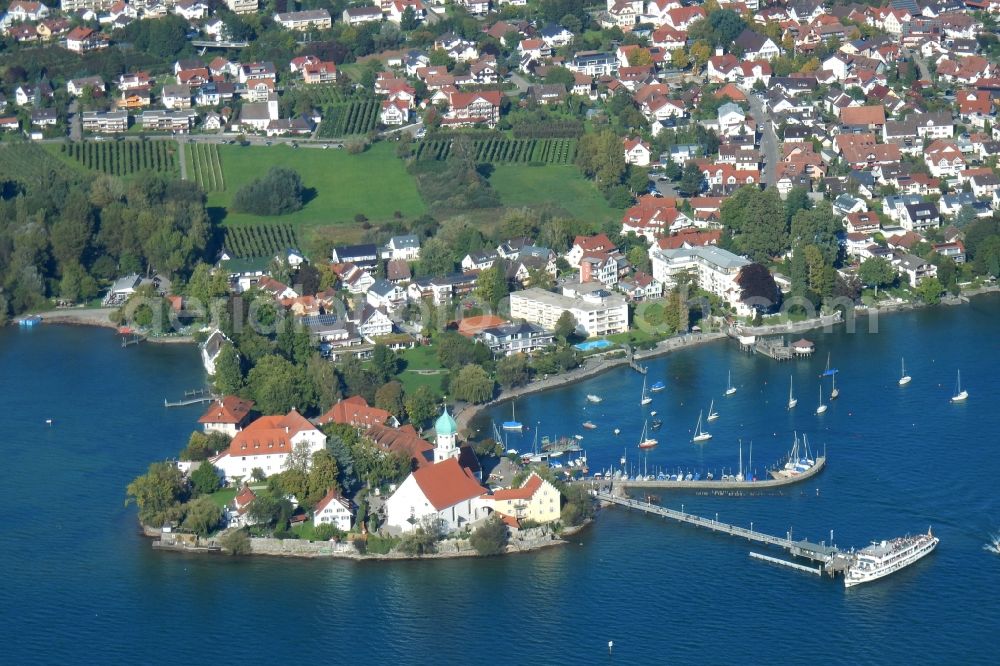 Wasserburg (Bodensee) from the bird's eye view: Village on the banks of the area Lake Constance in Wasserburg (Bodensee) in the state Bavaria, Germany