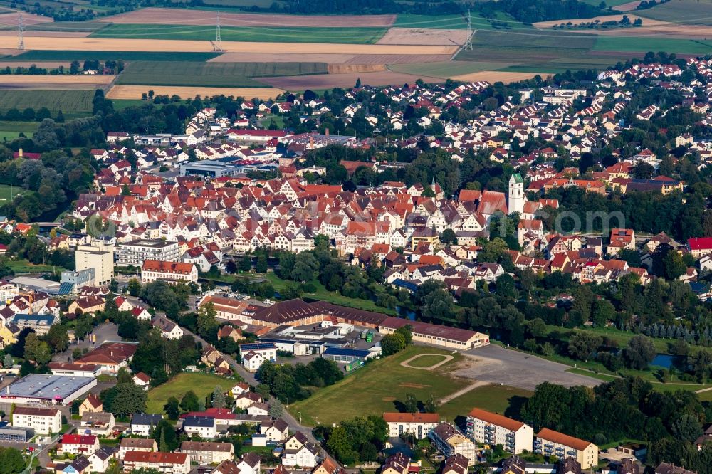 Aerial photograph Riedlingen - Village on the banks of the area of the river Danube - river course in Riedlingen in the state Baden-Wuerttemberg, Germany