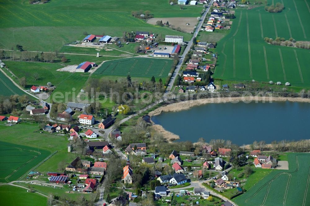 Wollin from the bird's eye view: Village on the banks of the area lake of Dorfsee in Wollin in the state Mecklenburg - Western Pomerania, Germany