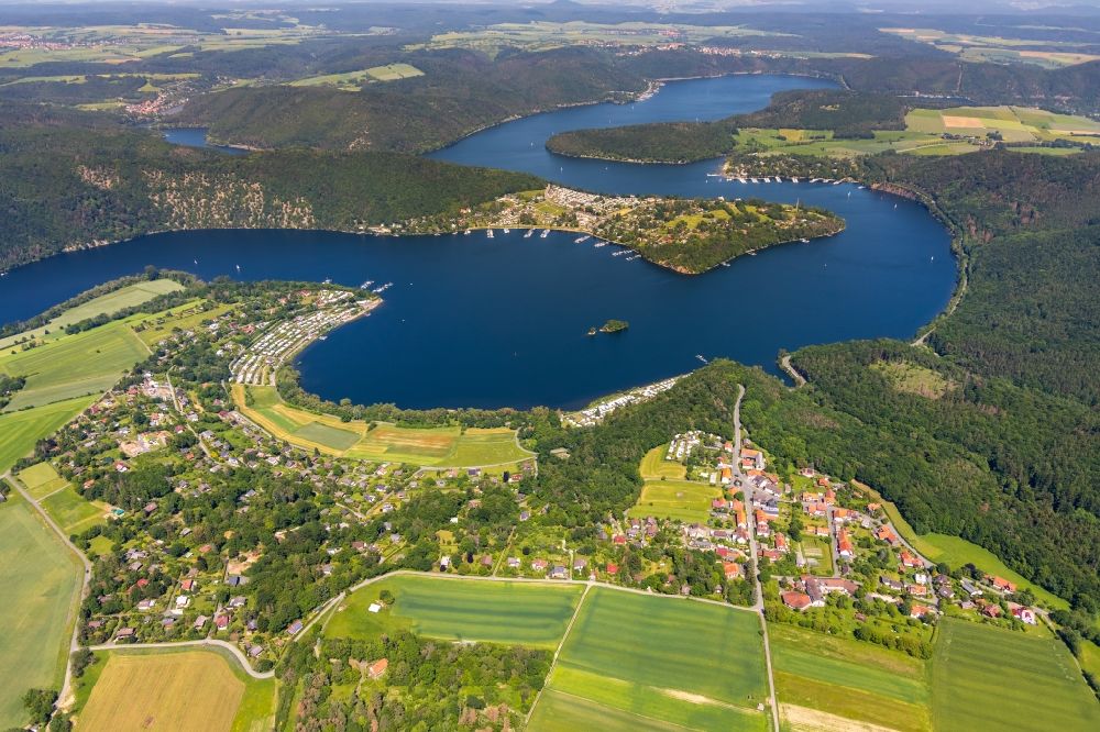 Bringhausen from the bird's eye view: Village on the banks of the area of Edersee in Bringhausen in the state Hesse, Germany