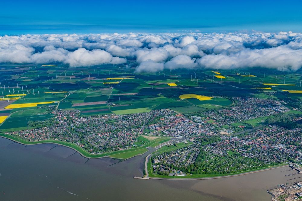 Aerial photograph Brunsbüttel - Village on the banks of the area Elbe - river course in Brunsbuettel in the state Schleswig-Holstein, Germany