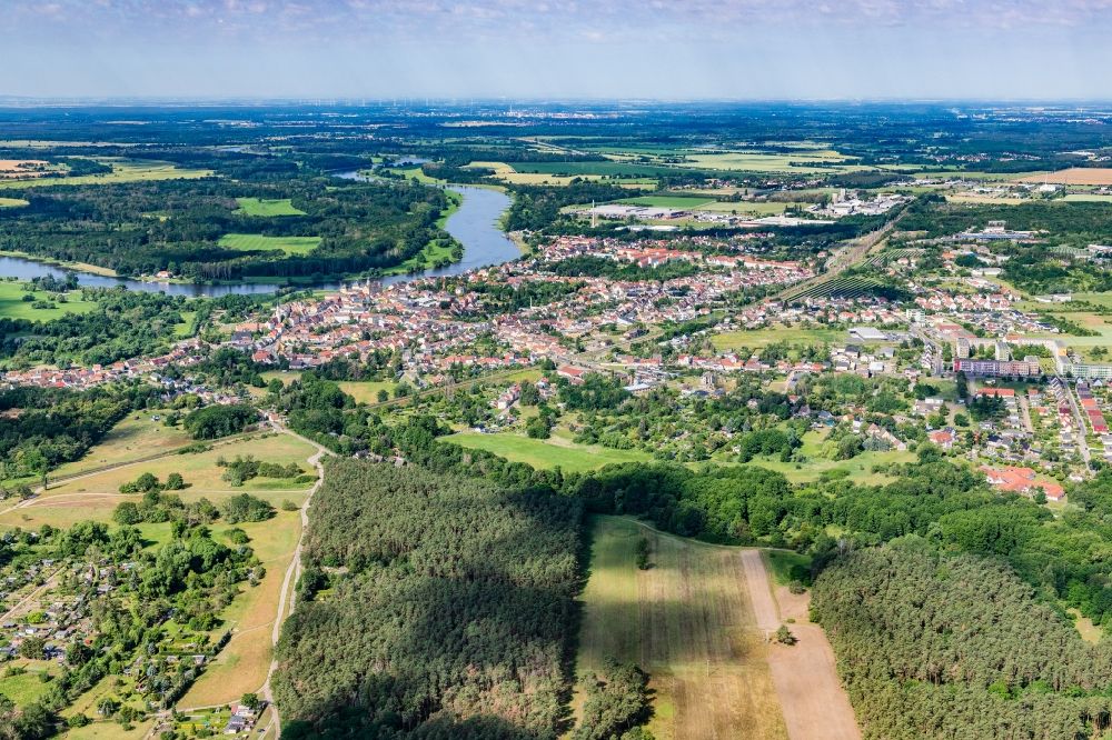 Aerial photograph Coswig (Anhalt) - Village on the banks of the area Elbe - river course in Coswig (Anhalt) in the state Saxony-Anhalt, Germany