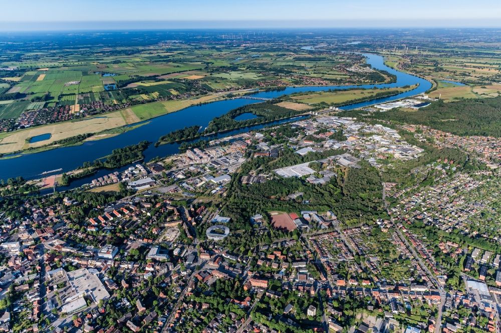 Geesthacht from the bird's eye view: Village on the banks of the area Elbe - river course in Geesthacht in the state Schleswig-Holstein, Germany