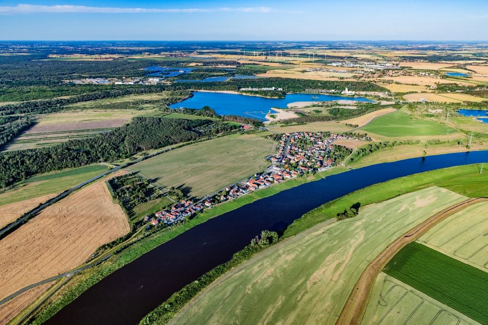 Aerial image Gohlis - Town center on the banks of the Elbe - river course in Gohlis in the background the gravel mining in the state Saxony, Germany