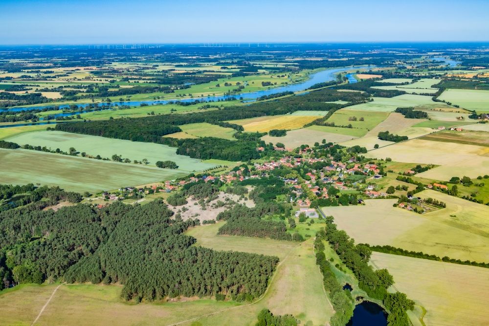 Aerial image Quitzöbel - Village on the banks of the area Elbe - river course in Quitzoebel in the state Brandenburg, Germany