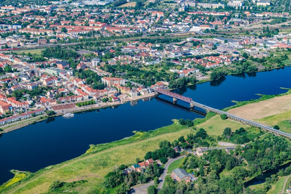 Aerial photograph Schönebeck (Elbe) - Village on the banks of the area Elbe - river course in Schoenebeck (Elbe) in the state Saxony-Anhalt, Germany