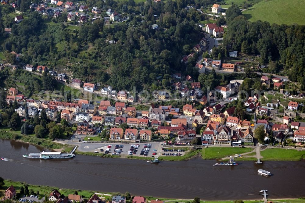 Aerial photograph Stadt Wehlen - Village on the banks of the area Elbe - river course in Stadt Wehlen Saechsische Schweiz in the state Saxony, Germany