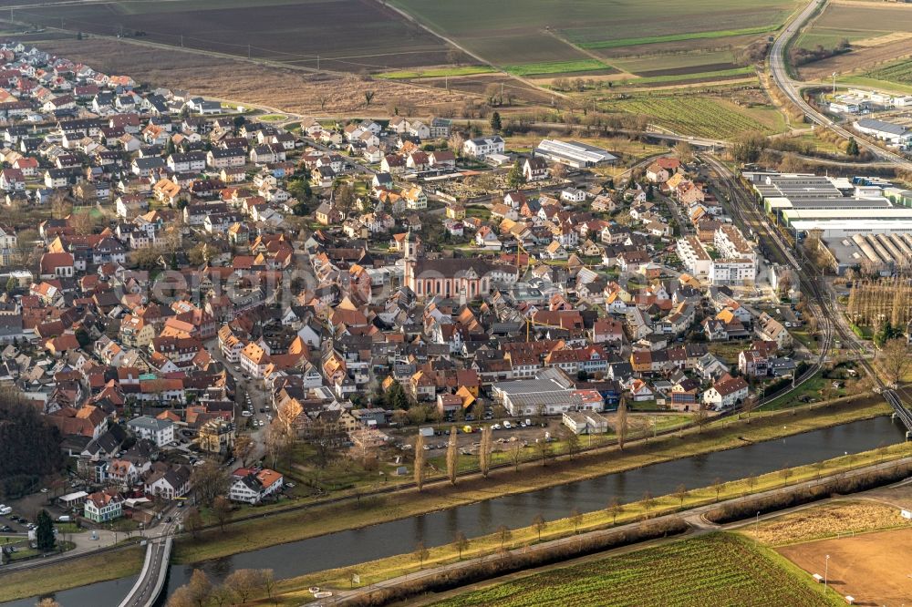 Aerial image Riegel am Kaiserstuhl - Village on the banks of the area Elz - river course in Riegel am Kaiserstuhl in the state Baden-Wuerttemberg, Germany