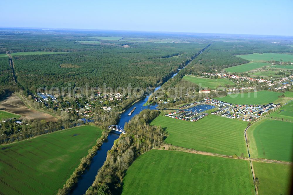 Wandlitz from the bird's eye view: Village on the banks of the area Finowkanal - river course in Zerpenschleuse in the state Brandenburg, Germany
