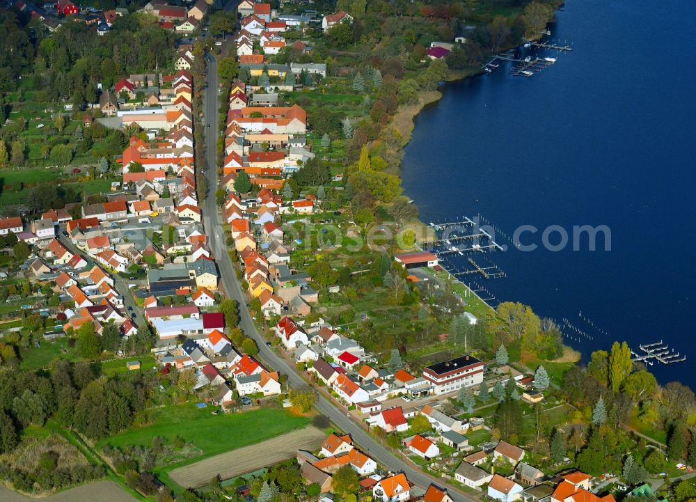 Wusterwitz from the bird's eye view: Village on the banks of the area Grosser Wusterwitzer See in Wusterwitz in the state Brandenburg, Germany