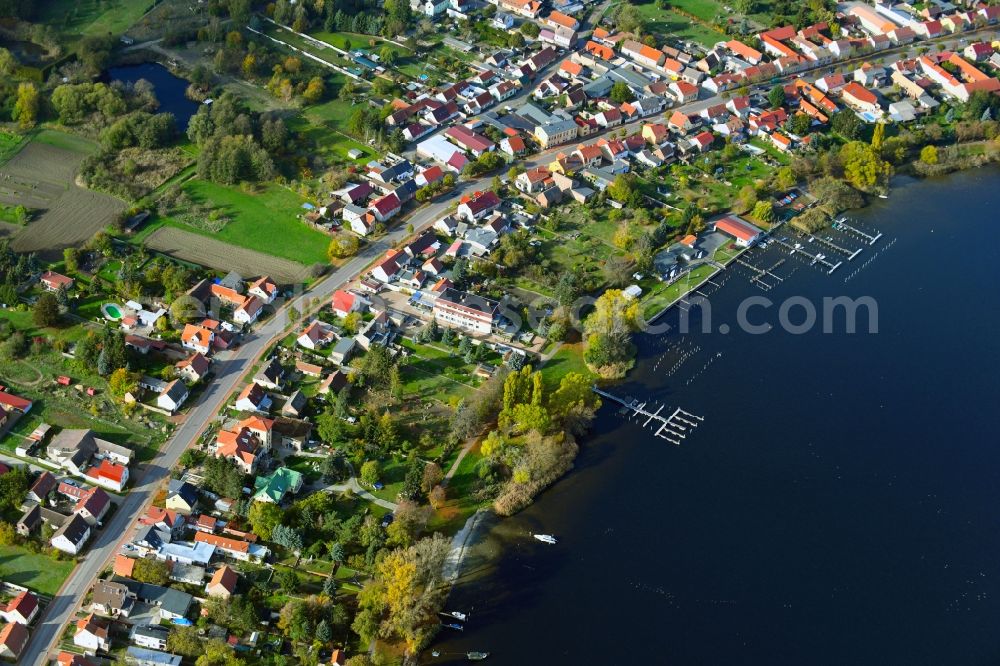 Wusterwitz from the bird's eye view: Village on the banks of the area Grosser Wusterwitzer See in Wusterwitz in the state Brandenburg, Germany