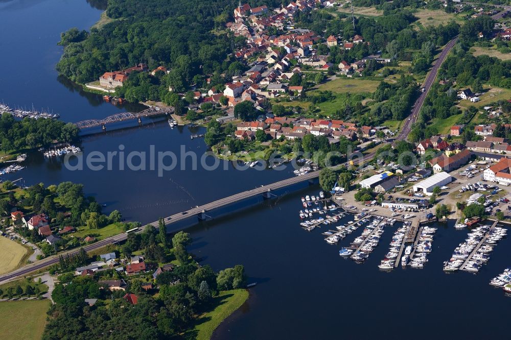 Aerial image Plaue - Village on the banks of the area Havel - river course in Plaue in the state Brandenburg, Germany