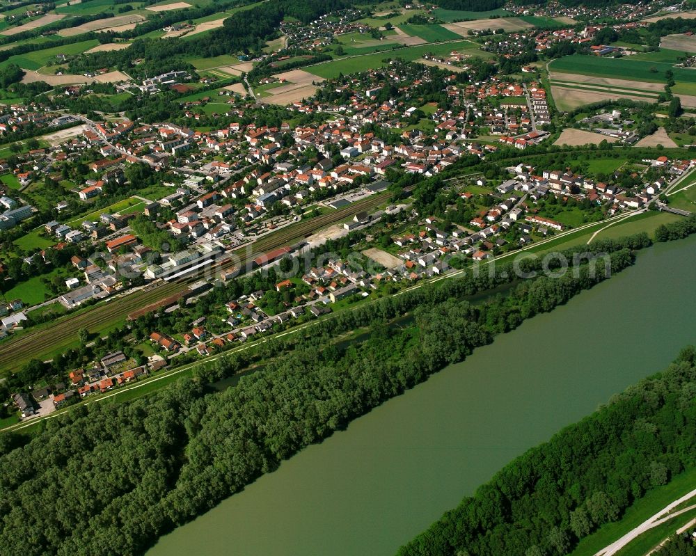 Aerial image Simbach am Inn - Village on the banks of the area Inn - river course in Simbach am Inn in the state Bavaria, Germany