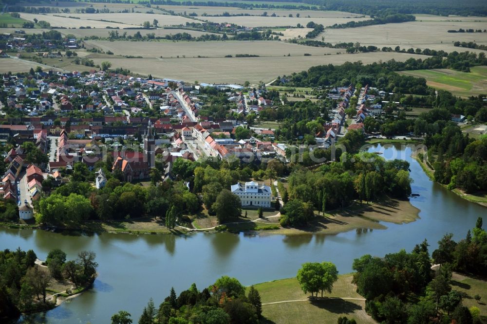 Wörlitz from above - Village on the banks of the area Kraegengraben - Woerlitzer See in Woerlitz in the state Saxony-Anhalt, Germany